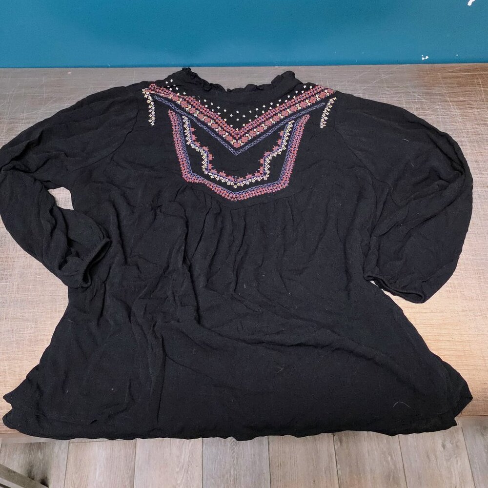 Torrid Crinkle Gauze Embroidered Blouse – Black – Size 5X – Worn